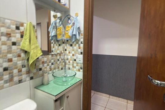 Banheiro social de casa à venda com 3 quartos, 154m² em Sh Sol Nascente, Brasília