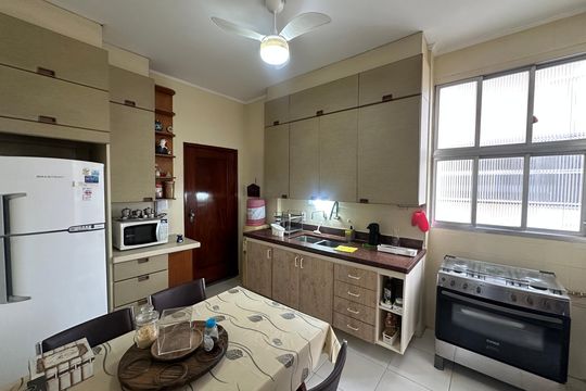 Cozinha de apartamento para alugar com 2 quartos, 96m² em Centro, São Vicente