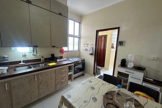 Cozinha de apartamento para alugar com 2 quartos, 96m² em Centro, São Vicente