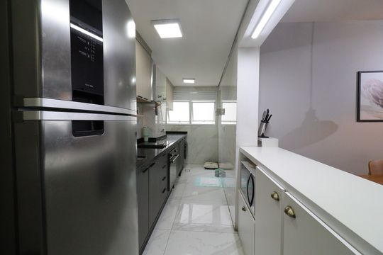 Cozinha de apartamento para alugar com 2 quartos, 72m² em Vila Castelo, São Paulo