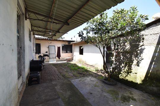 Quintal de casa para alugar com 3 quartos, 65m² em Capão Raso, Curitiba