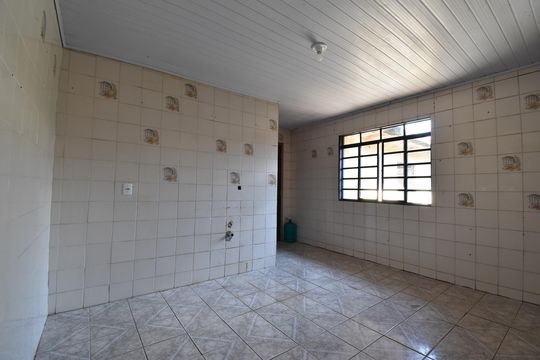 Cozinha de casa para alugar com 3 quartos, 65m² em Capão Raso, Curitiba