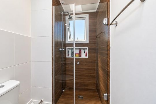 Banheiro de apartamento para alugar com 2 quartos, 70m² em Farrapos, Porto Alegre