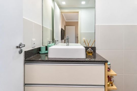 Banheiro de apartamento para alugar com 2 quartos, 70m² em Farrapos, Porto Alegre