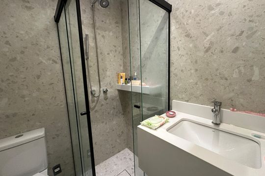 Banheiro Social de apartamento à venda com 3 quartos, 112m² em Alphaville Empresarial, Barueri