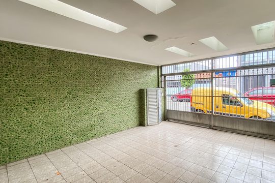 Garagem  de casa para alugar com 3 quartos, 250m² em Vila Ré, São Paulo