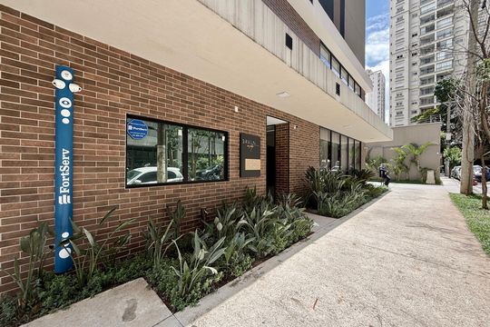 Fachada  de kitnet/studio para alugar com 1 quarto, 30m² em Jardim das Acacias, São Paulo