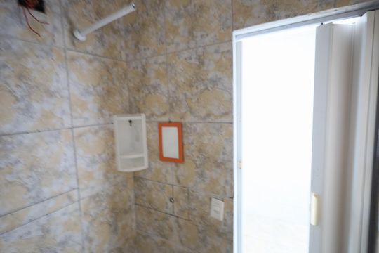 Banheiro de casa para alugar com 1 quarto, 42m² em Veloso, Osasco