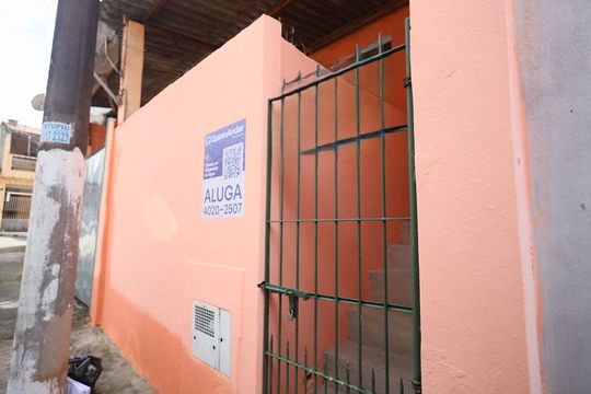 Fachada de casa para alugar com 1 quarto, 42m² em Veloso, Osasco