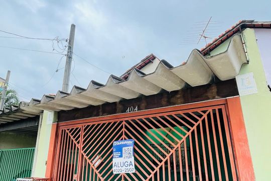 Fachada com placa de casa para alugar com 2 quartos, 125m² em Outeiro de Passárgada, Cotia