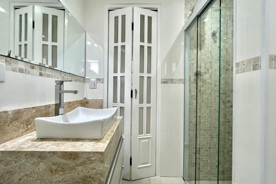 Banheiro  de apartamento para alugar com 1 quarto, 55m² em Vila Clementino, São Paulo