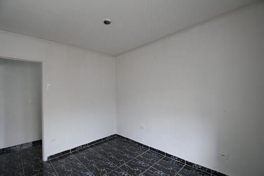 Quarto 1 de casa para alugar com 2 quartos, 50m² em Jardim Campo Limpo, São Paulo