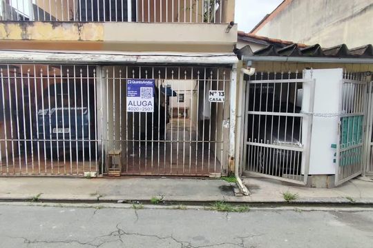 Fachada de casa para alugar com 2 quartos, 50m² em Jardim Campo Limpo, São Paulo