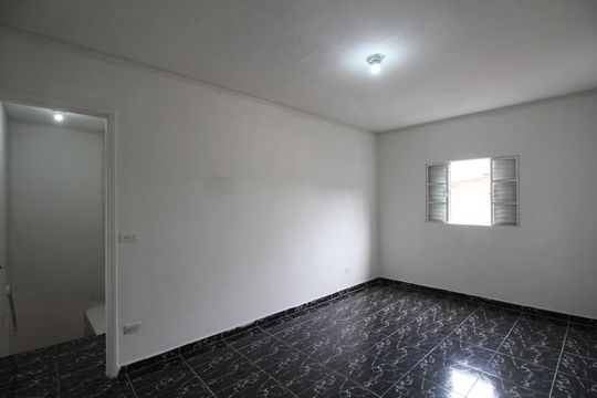 Quarto 2 de casa para alugar com 2 quartos, 50m² em Jardim Campo Limpo, São Paulo