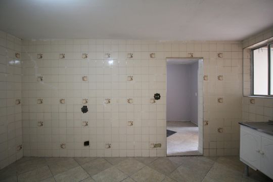 Cozinha de casa para alugar com 2 quartos, 50m² em Jardim Campo Limpo, São Paulo