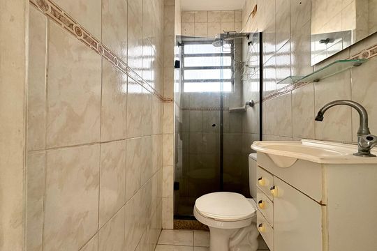 Banheiro de apartamento para alugar com 1 quarto, 35m² em Pechincha, Rio de Janeiro