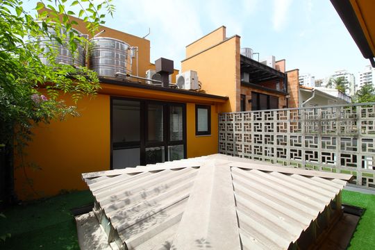 Solário de casa para alugar com 1 quarto, 250m² em Vila Nova Conceição, São Paulo