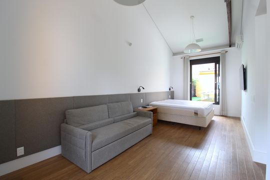 Quarto Suíte de casa para alugar com 1 quarto, 250m² em Vila Nova Conceição, São Paulo