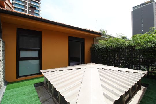 Solário de casa para alugar com 1 quarto, 250m² em Vila Nova Conceição, São Paulo