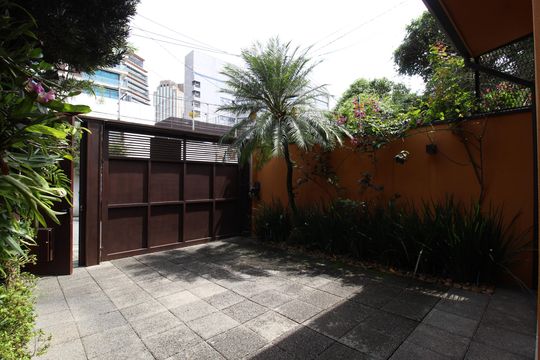 Garagem de casa para alugar com 1 quarto, 250m² em Vila Nova Conceição, São Paulo