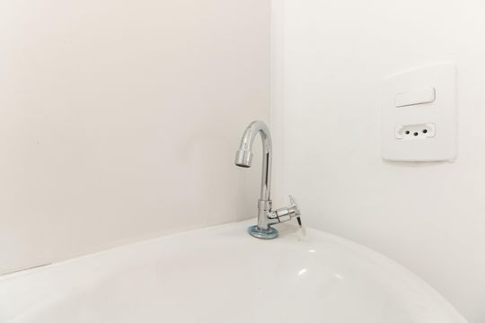 Banheiro de kitnet/studio para alugar com 1 quarto, 18m² em Vila Aricanduva, São Paulo
