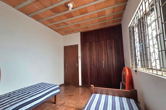 Casa à venda com 6 quartos, 200m² em Nova Gameleira, Belo Horizonte