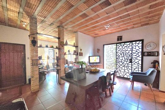 Casa à venda com 6 quartos, 200m² em Nova Gameleira, Belo Horizonte