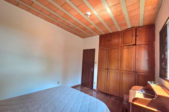 Casa à venda com 6 quartos, 200m² em Nova Gameleira, Belo Horizonte