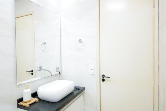 Banheiro de apartamento para alugar com 2 quartos, 56m² em Jardim Odete, Guarulhos