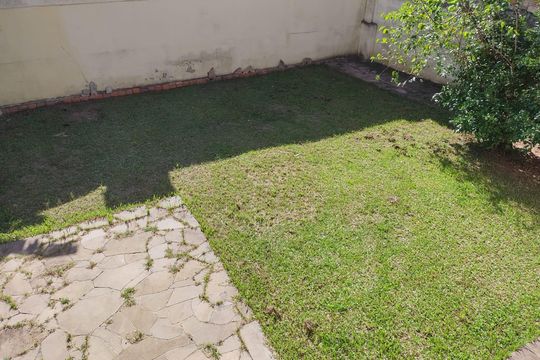 Área externa de casa para alugar com 3 quartos, 285m² em Sarandi, Porto Alegre