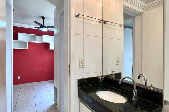 Banheiro de apartamento à venda com 2 quartos, 49m² em Jardim Nova Europa, Campinas