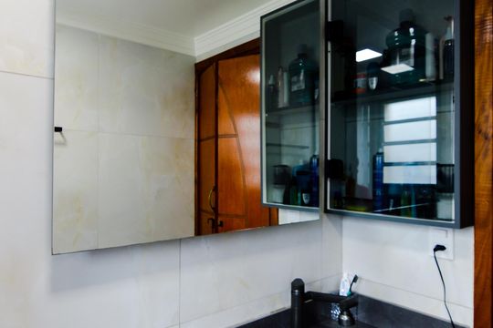 Banheiro  de apartamento à venda com 2 quartos, 53m² em Jardim Maria Dirce, Guarulhos