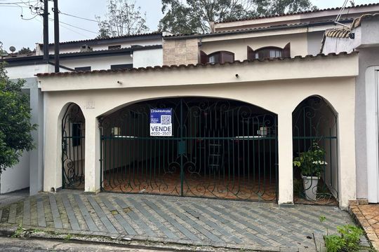 Fachada  de casa à venda com 2 quartos, 252m² em Parque Terra Nova, São Bernardo do Campo