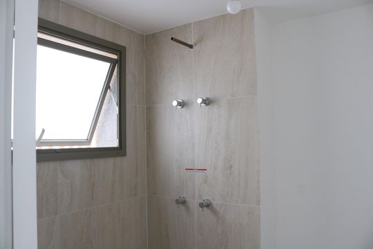 Banheiro de apartamento à venda com 1 quarto, 38m² em Perdizes, São Paulo