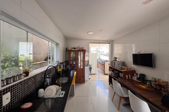 Cozinha de casa de condomínio à venda com 5 quartos, 450m² em Recreio dos Bandeirantes, Rio de Janeiro
