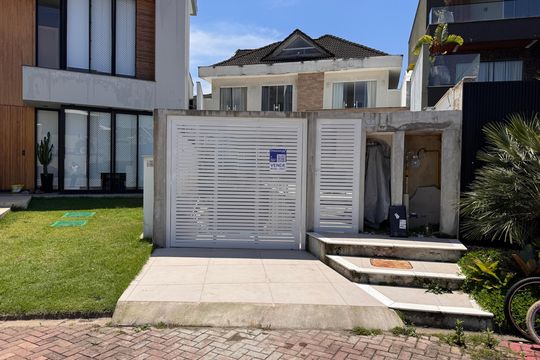 Fachada de casa de condomínio à venda com 5 quartos, 450m² em Recreio dos Bandeirantes, Rio de Janeiro