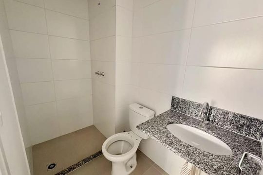 Banheiro de apartamento à venda com 2 quartos, 45m² em Conceicao, Campinas