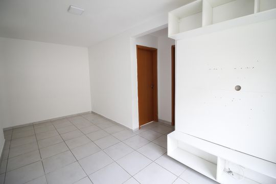 Sala de apartamento para alugar com 2 quartos, 55m² em Taquara, Rio de Janeiro