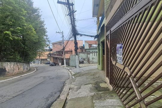 Fachada de casa à venda com 3 quartos, 160m² em Vila Zat, São Paulo