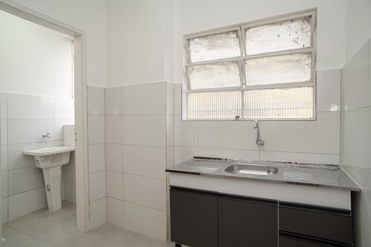 Cozinha de apartamento para alugar com 1 quarto, 40m² em Bela Vista, São Paulo