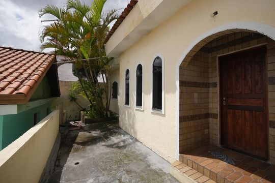 Quintal de casa à venda com 3 quartos, 331m² em Parque das Nações, Santo André