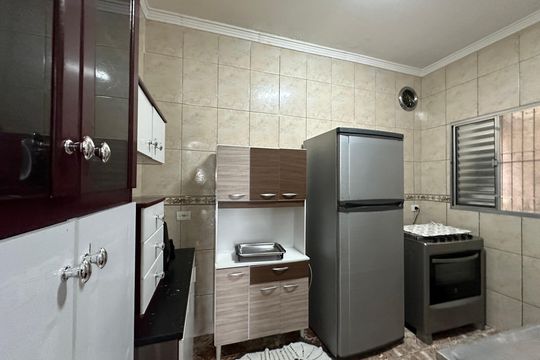 Cozinha de casa para alugar com 2 quartos, 90m² em Jardim Julio, Barueri