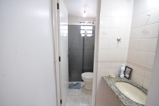 Banheiro de apartamento à venda com 2 quartos, 45m² em Jardim Martins Silva, São Paulo