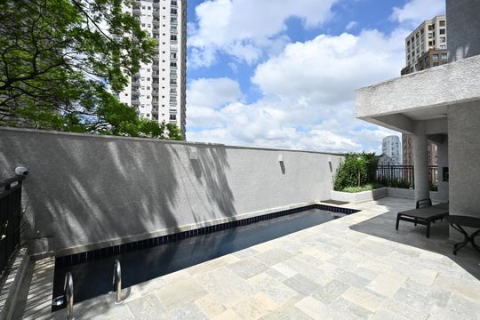 Piscina de apartamento para alugar com 1 quarto, 40m² em Cidade Jardim, São Paulo