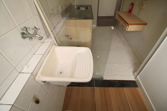 Área de serviço de apartamento para alugar com 2 quartos, 46m² em Carandiru, São Paulo