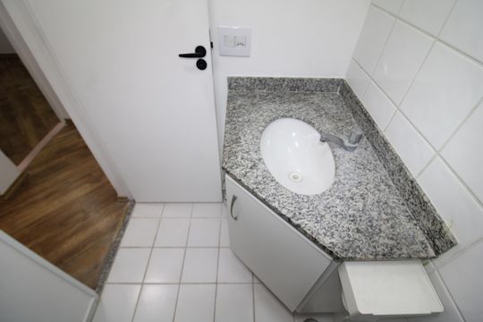 Banheiro de apartamento para alugar com 2 quartos, 46m² em Carandiru, São Paulo