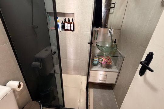 Banheiro de apartamento para alugar com 2 quartos, 39m² em Engenho do Porto, Duque de Caxias