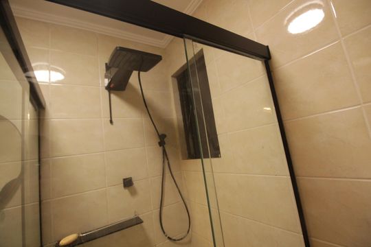 Banheiro de apartamento para alugar com 3 quartos, 105m² em Ponta da Praia, Santos