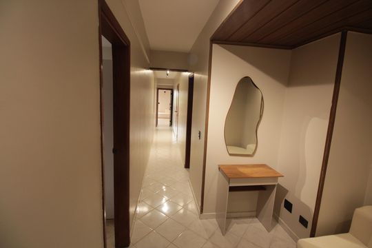 Corredor de apartamento para alugar com 3 quartos, 105m² em Ponta da Praia, Santos