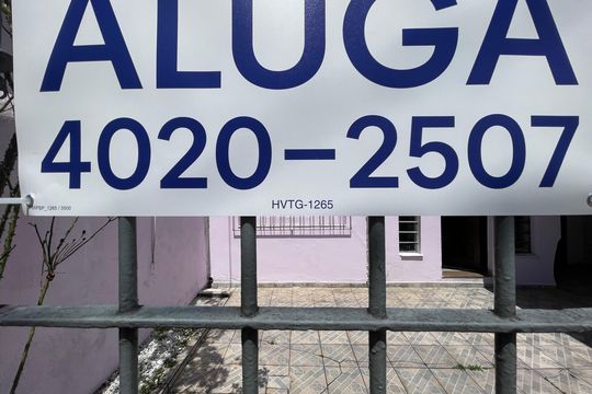 Placa HVTG 1265 de casa para alugar com 3 quartos, 120m² em Vila Brasil, São Paulo